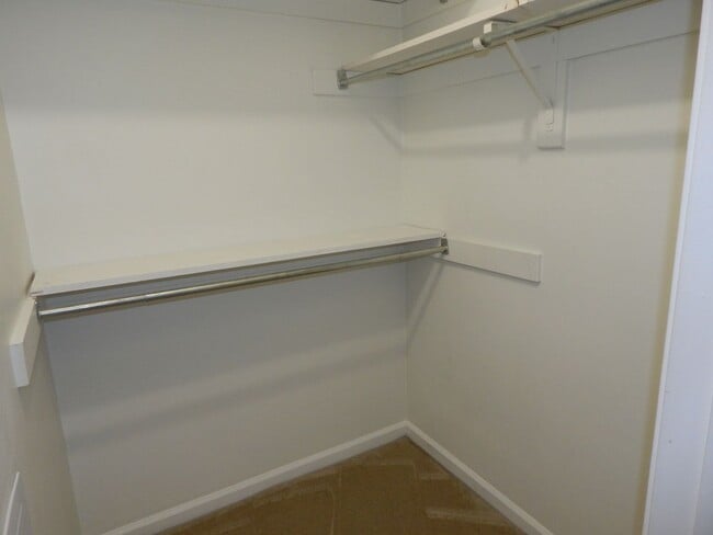 Building Photo - Spacious 2 Bedroom and 2 Full Bath Condominium