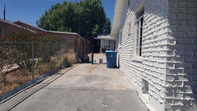 Building Photo - 415 N 13th St