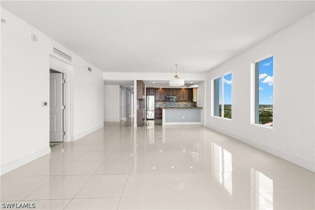 Building Photo - 1325 Snell Isle Blvd NE