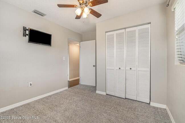 Building Photo - 320 Nelson Dr