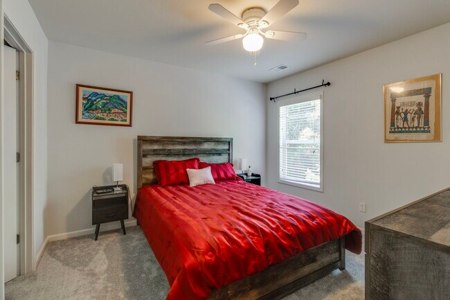 Building Photo - 456 Edenhall Dr
