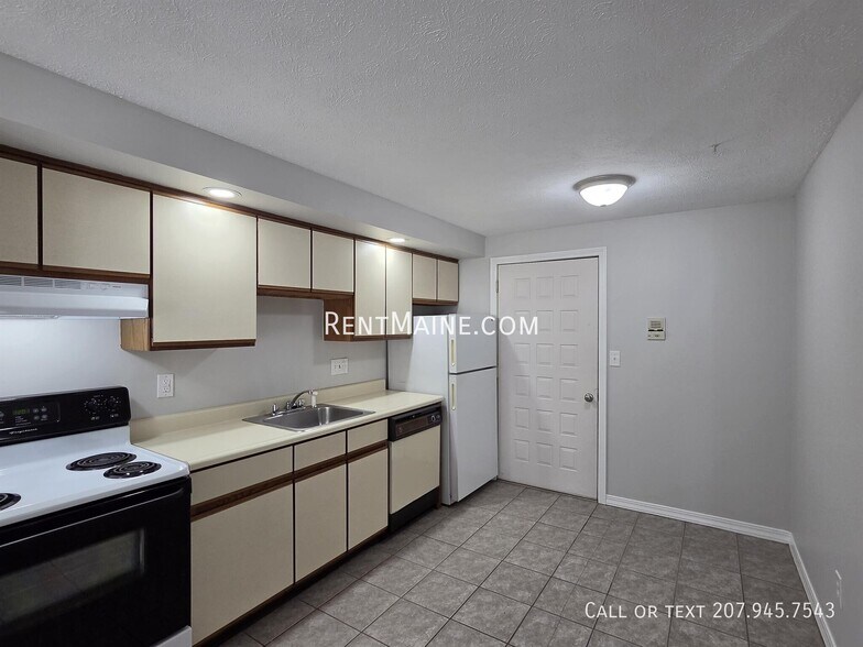 Building Photo - 20 Tall Pines Dr