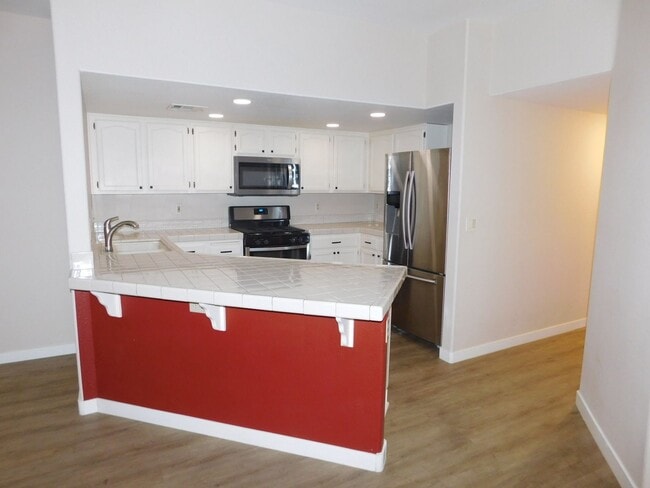 Building Photo - Gorgeous 3 bedroom condo with a 2 car garage! Tons of upgrades*Southwest*Gated community*