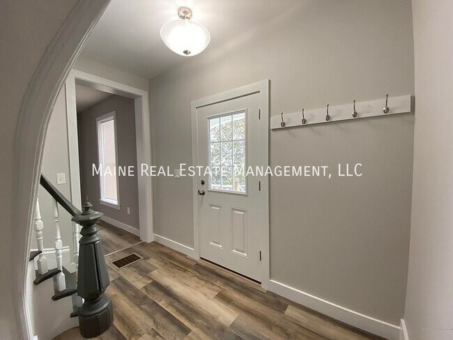 Building Photo - 318 Essex St