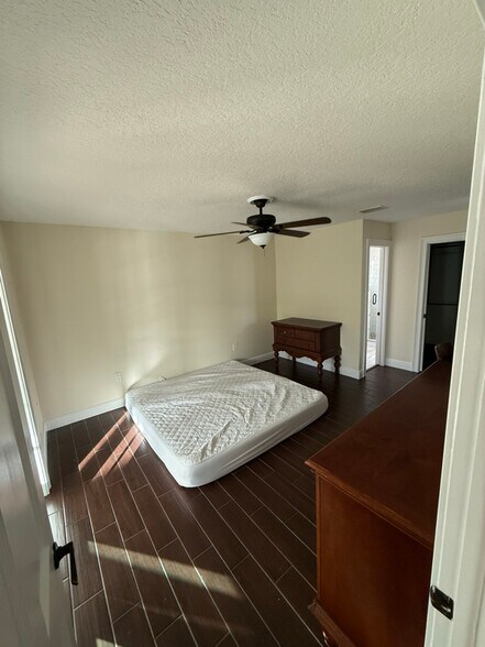 Building Photo - 9429 Laura Anne Dr