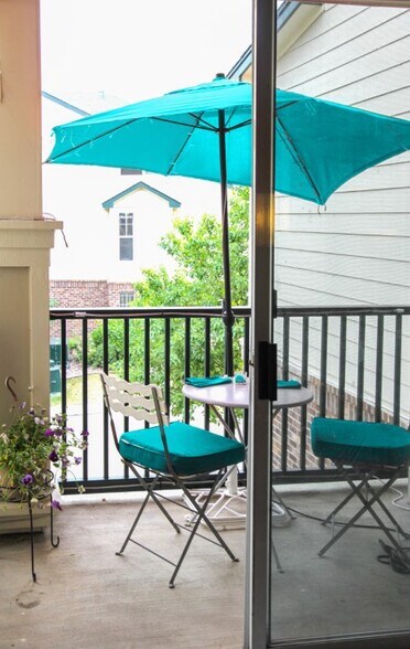 Balcony - 1942 Oxford Ln