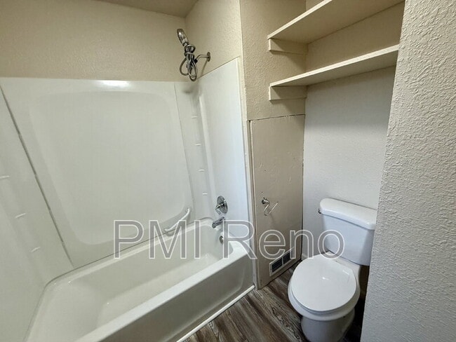 Building Photo - 1931 1/2 Valley Rd