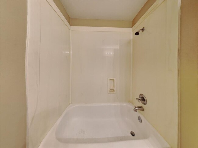 Building Photo - 113 N Heritage Oaks Dr