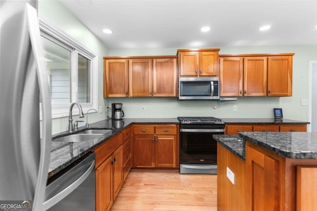 Building Photo - 1060 Old Rock Rd