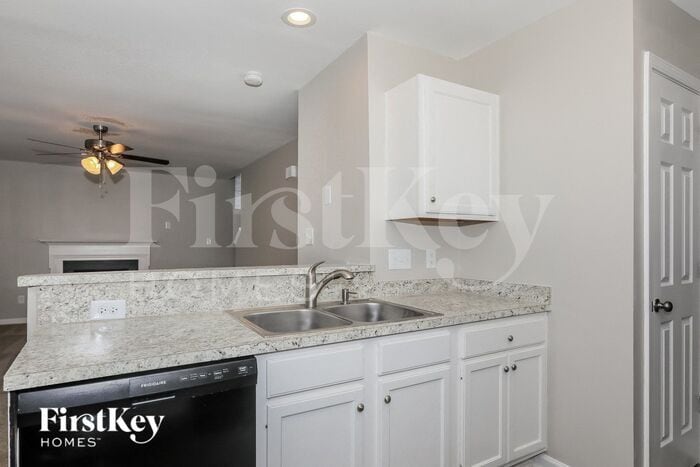 Building Photo - 1021 Barbee Farm Dr