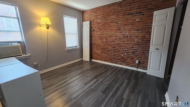 Building Photo - 18 Townley St