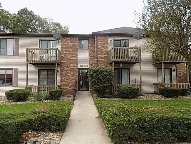 Primary Photo - 807 Clarinet Blvd E