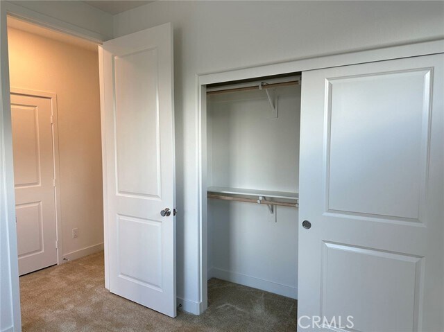 Building Photo - 206 Sash