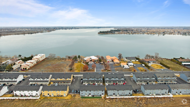 Building Photo - 2631 W Marina Dr