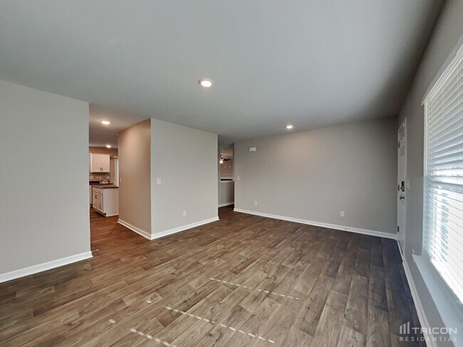 Building Photo - 2020 Longshadow St