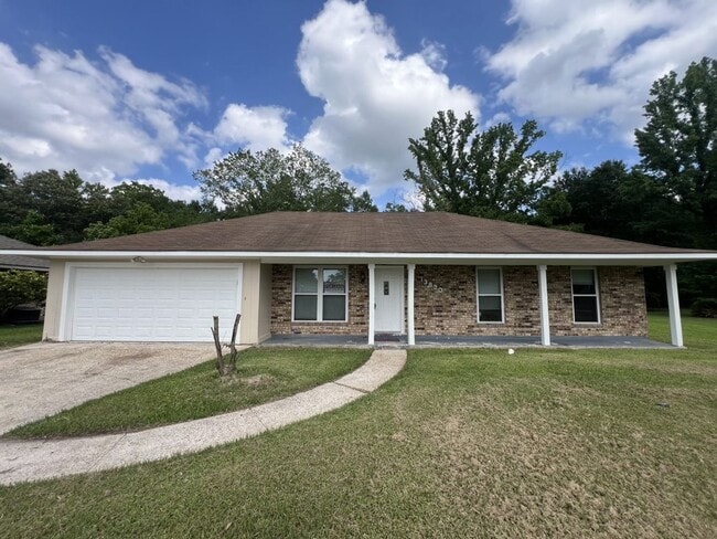 Primary Photo - Charming 3-Bedroom Home on Quiet Dead-End ...