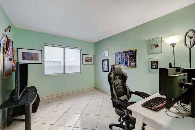 Building Photo - Henderson Single-Story Gem with Gas Firepl...