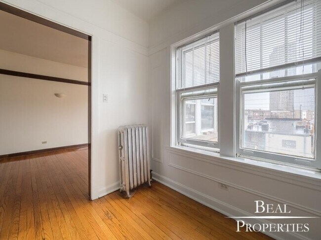 Building Photo - 1 bedroom in CHICAGO IL 60613