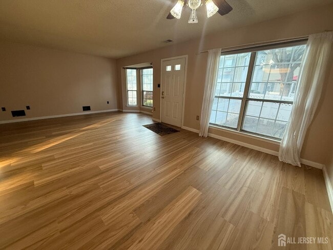 Building Photo - 125 Albury Way