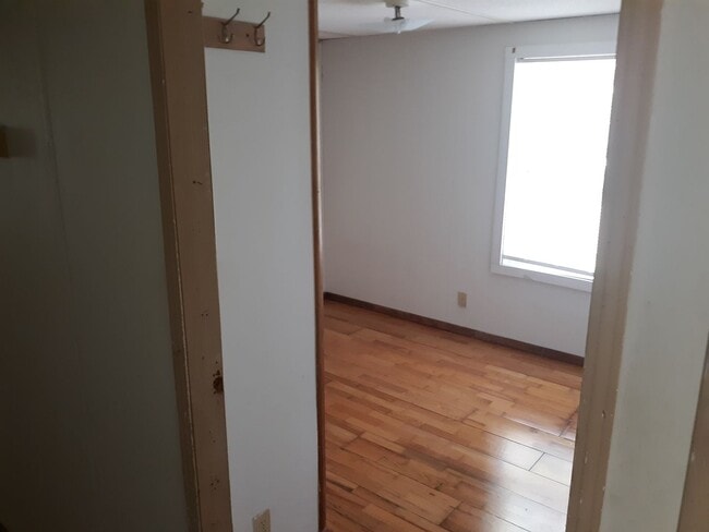 Building Photo - Get it while it's here!