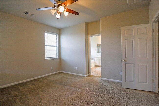 Building Photo - 26046 Quiet Field Ct