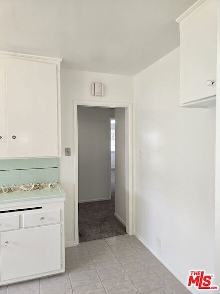 Building Photo - 6243 S Fairfax Ave