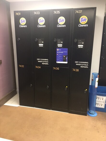 Building Photo - 2650 N Lakeview Ave