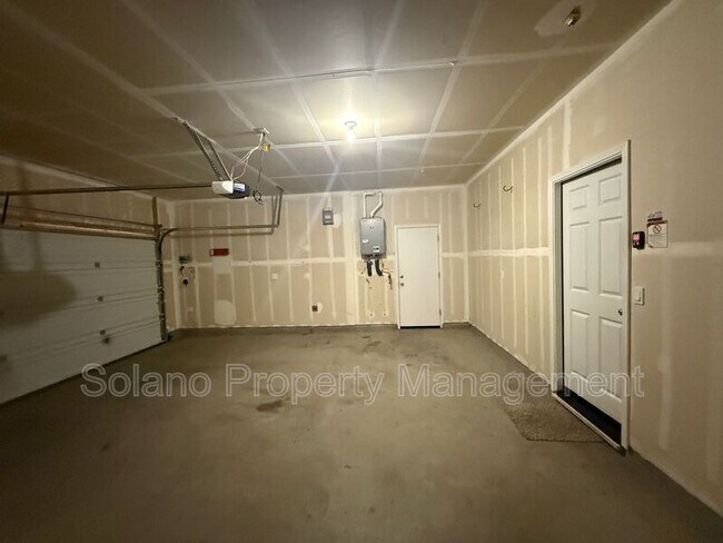 Building Photo - 1680 Gold St