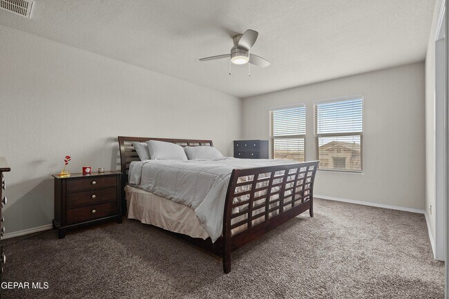 Building Photo - 956 Clapham St