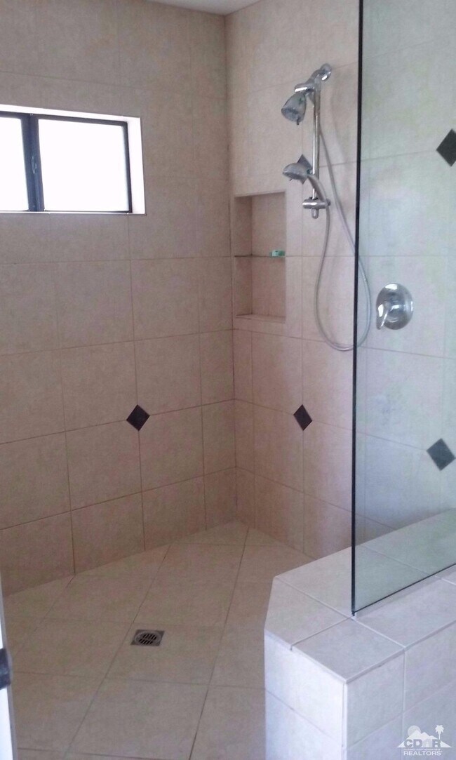 Building Photo - 70520 Gardenia Ct