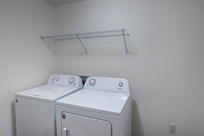 Building Photo - 3BD/2.5 Bath Townhome in Midland Wyntree Community- JANUARY 2026