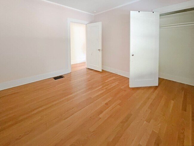 Building Photo - 4 bed 2 bath NE Portland home