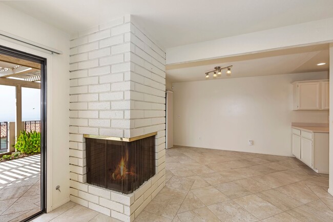 Building Photo - Gorgeous 2 bedroom, 2 bath in the hills ab...