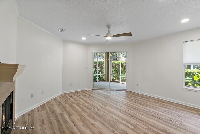 Building Photo - 900 Ironwood Dr