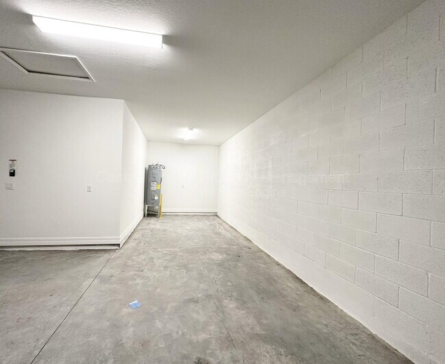 Building Photo - 1166 Silo Dr