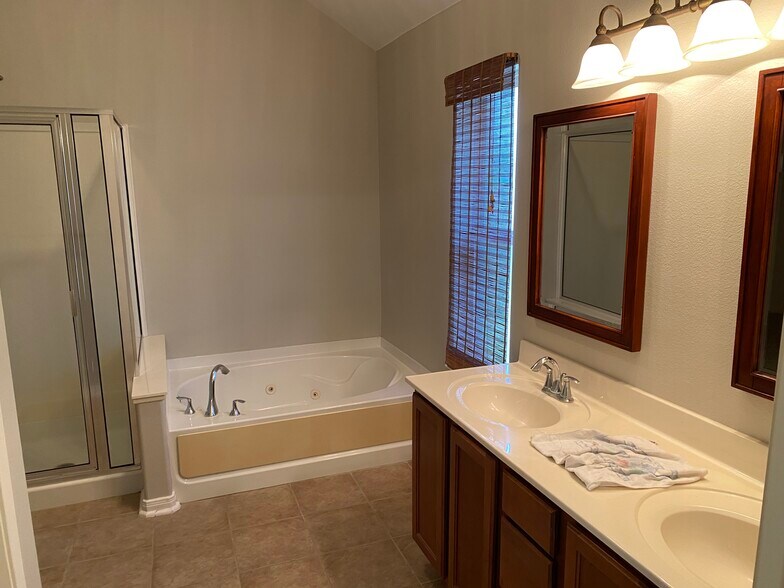 Building Photo - 313 San Rafael Dr
