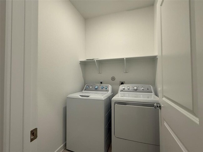 Building Photo - 9738 Rialto Hts Dr