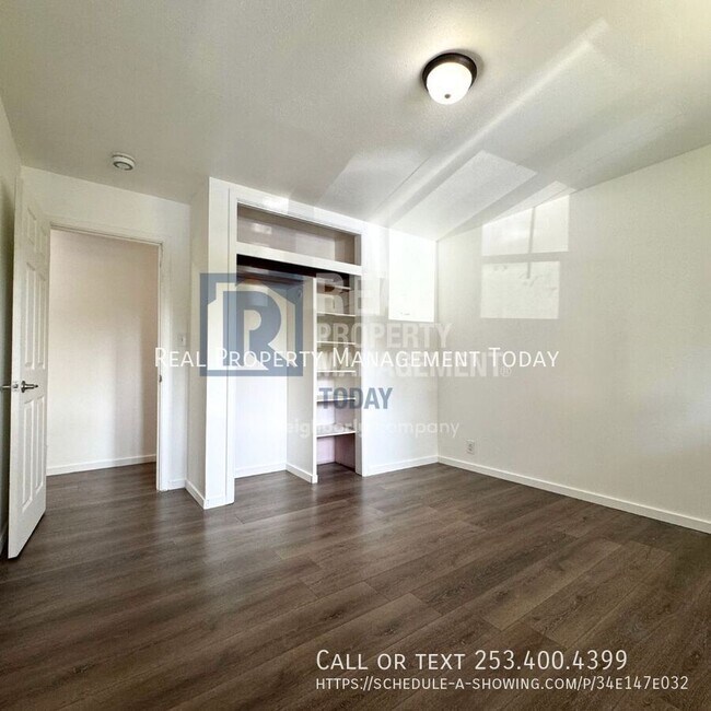 Building Photo - 2021 E 72nd St