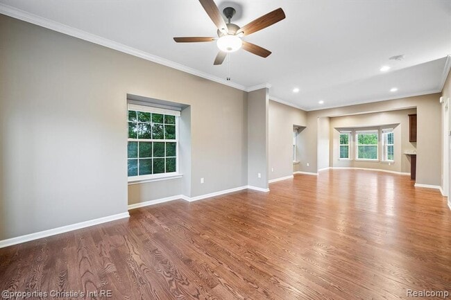Building Photo - 22051 Parkview Dr