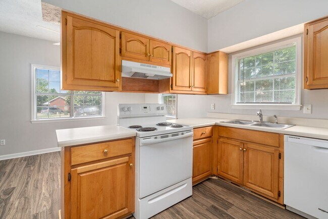 Building Photo - 3-Bed, 3-Bath Duplex Minutes from Auburn Shopping & Dining