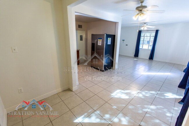 Building Photo - 1324 W Clarendon Ave