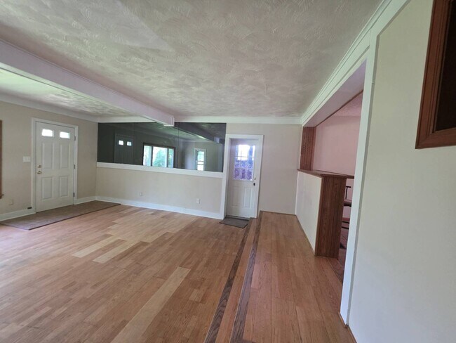 Building Photo - 6910 Buckley Rd