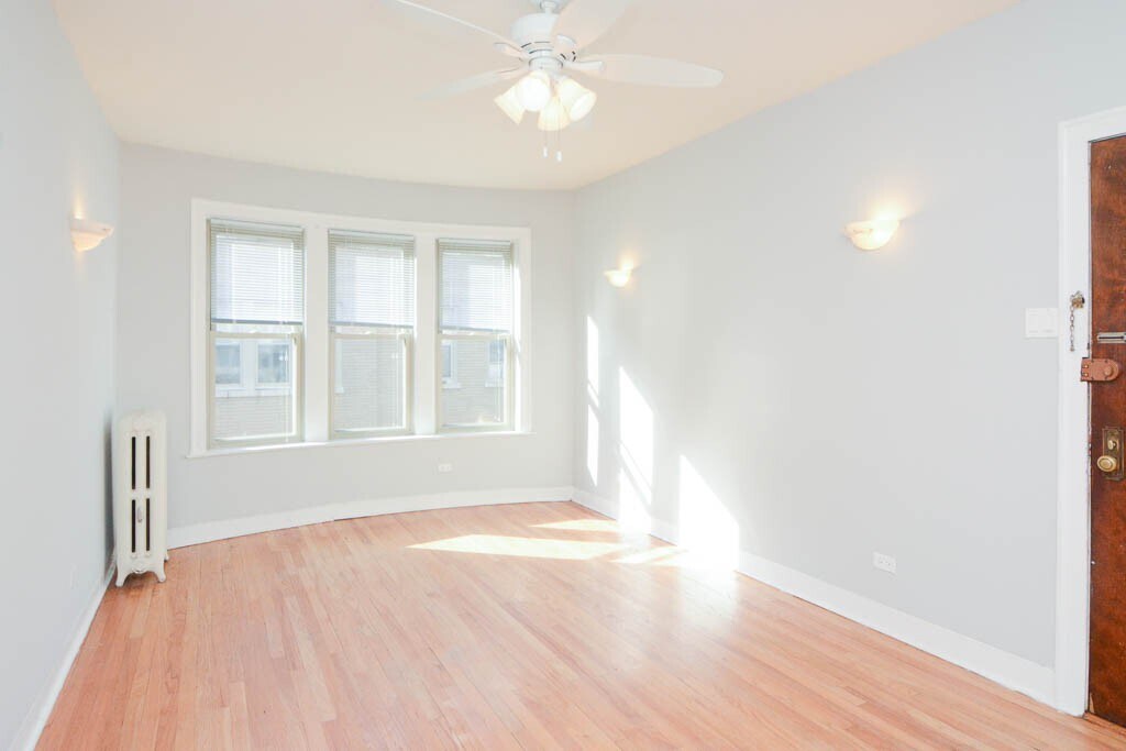 Building Photo - 4232 N Paulina St