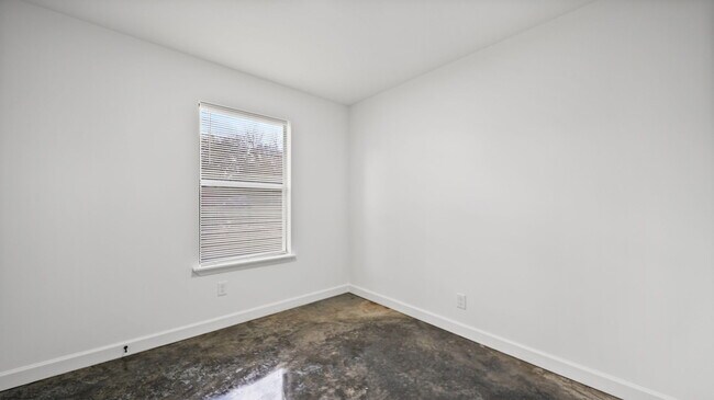 Building Photo - 34 E Geeter Rd