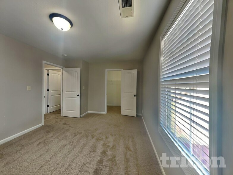 Building Photo - 1033 Dwight Eisenhower Way