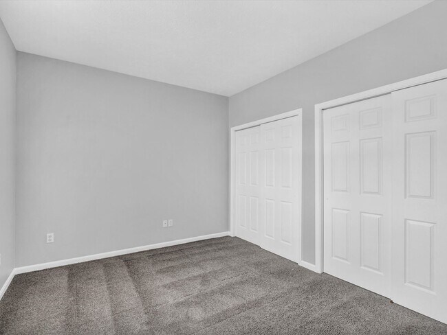 Building Photo - Walking Trails*******Castle School System********Large 3 Bedroom