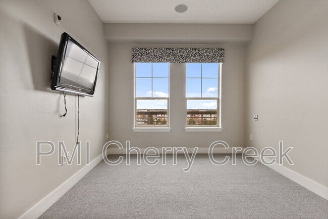 Building Photo - 10111 Inverness Main St