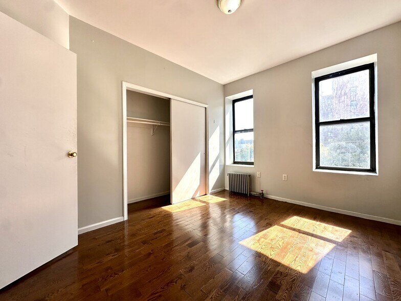 Building Photo - 2254 5th Ave