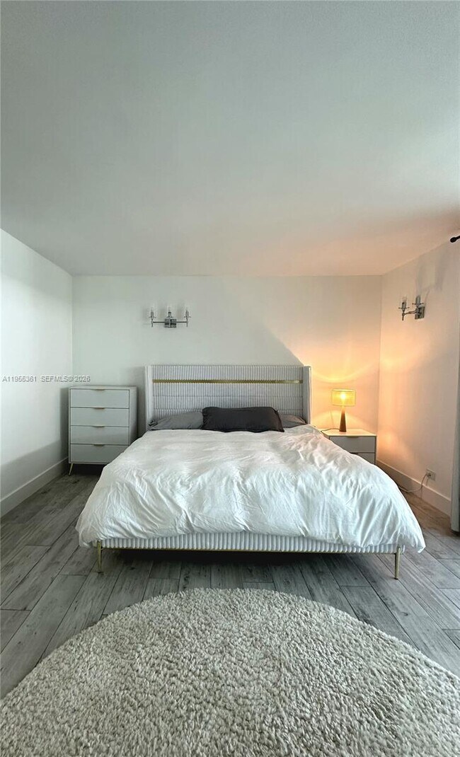 Building Photo - 2301 Collins Ave