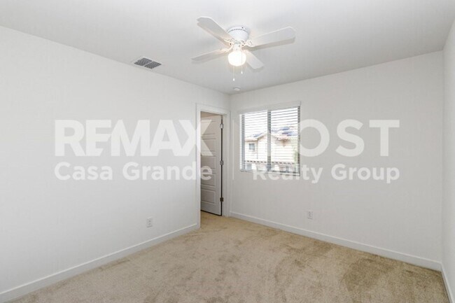Building Photo - Big Space, Big Backyard, Big Move in special!